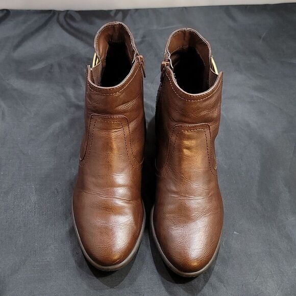 UNISA POINTED TOE WOMEN"S ZIP CLOSURE BLOCK HEEL BOOT - Picture 2 of 16